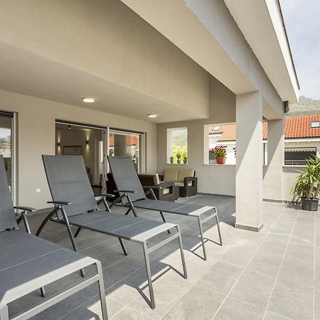 Luxury 3 Bed Apartment, Large Terrace, Pool, Close To Beach And Split! Podstrana Exterior photo