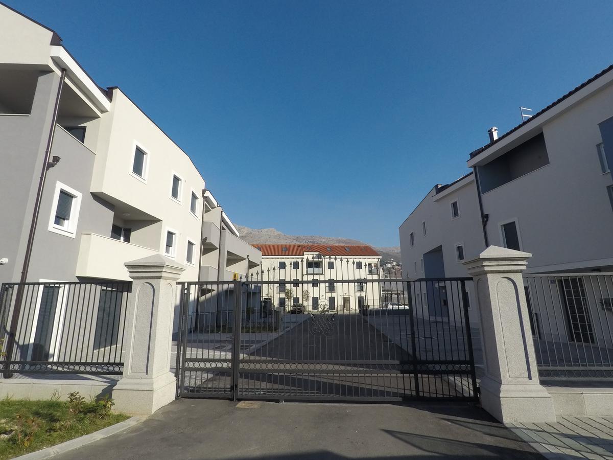 Luxury 3 Bed Apartment, Large Terrace, Pool, Close To Beach And Split! Podstrana Exterior photo