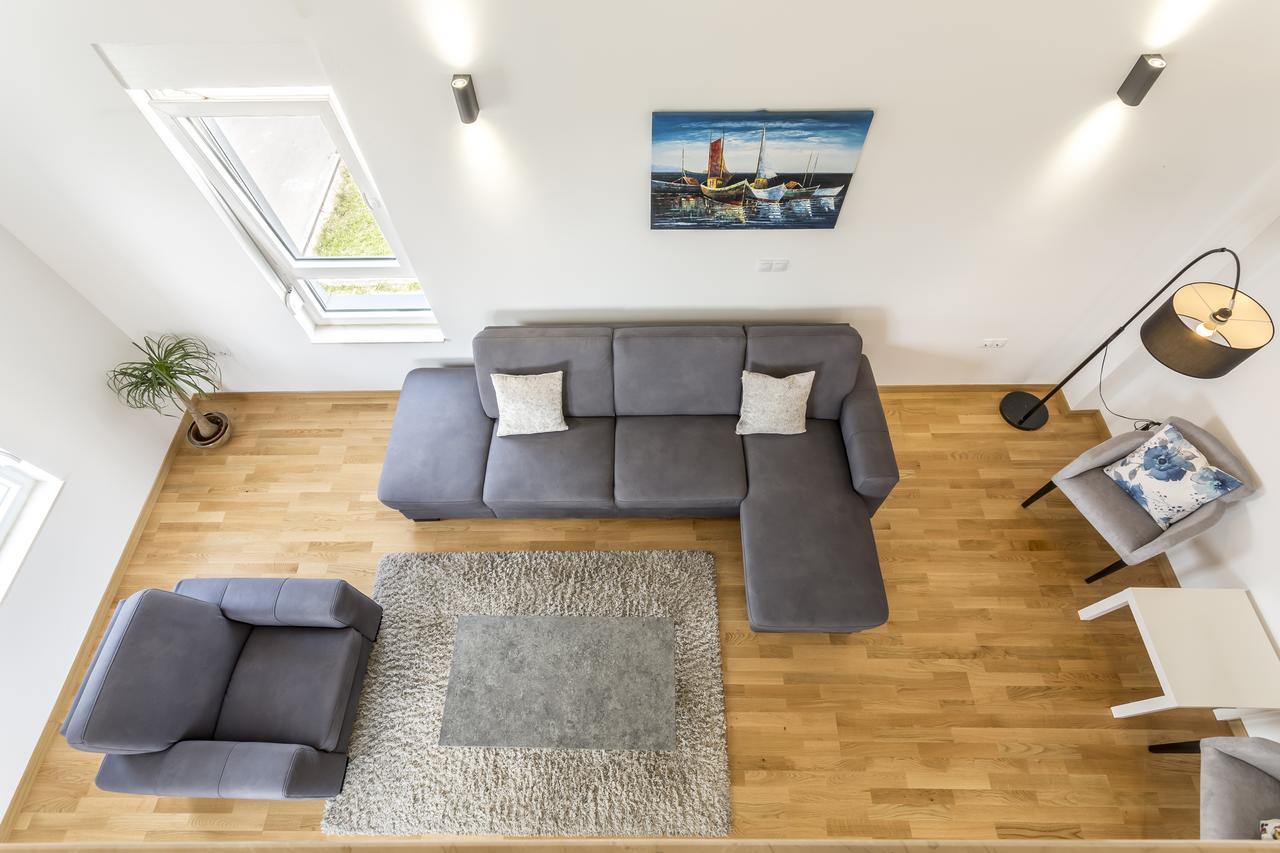 Luxury 3 Bed Apartment, Large Terrace, Pool, Close To Beach And Split! Podstrana Exterior photo
