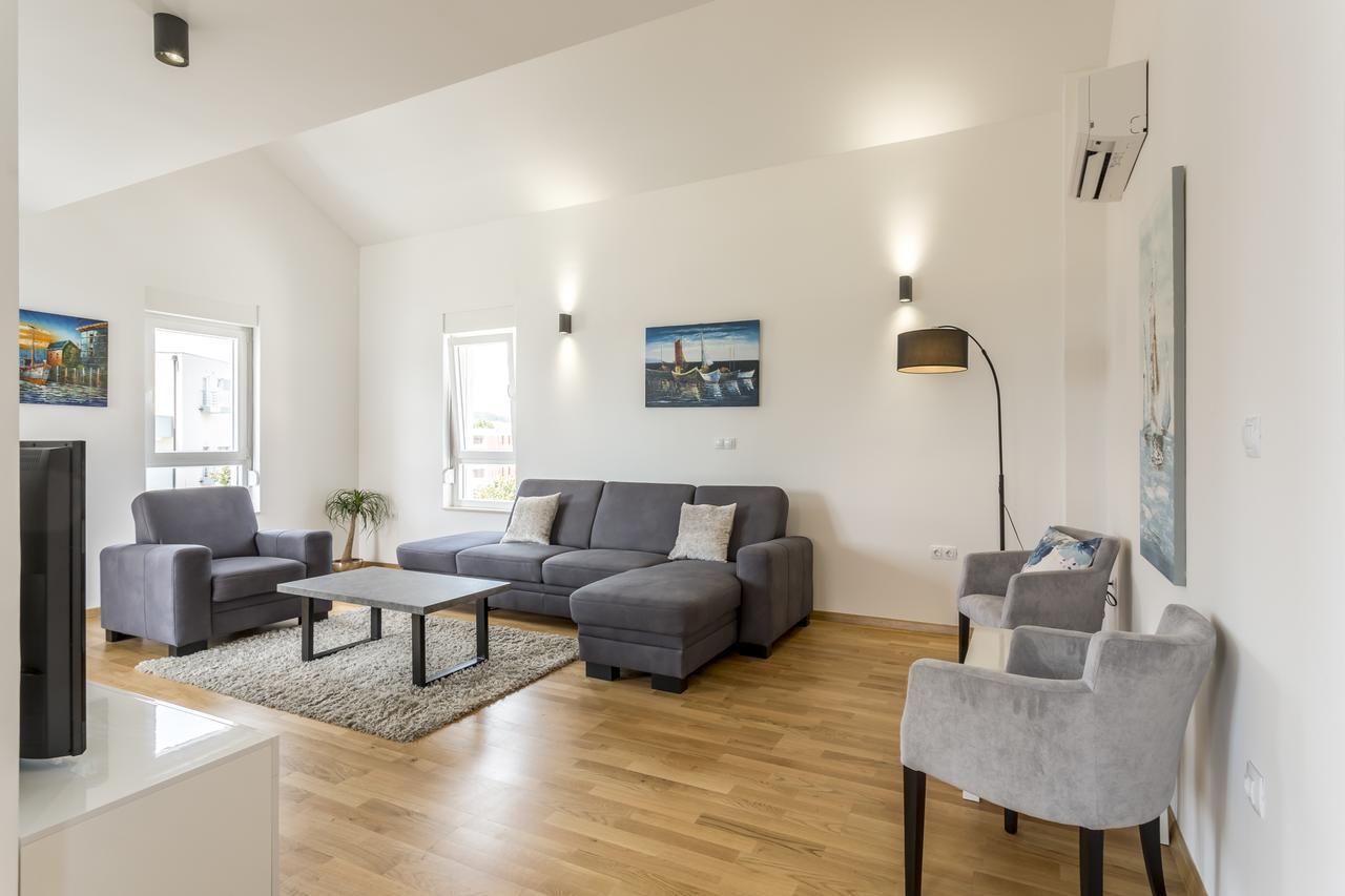 Luxury 3 Bed Apartment, Large Terrace, Pool, Close To Beach And Split! Podstrana Exterior photo