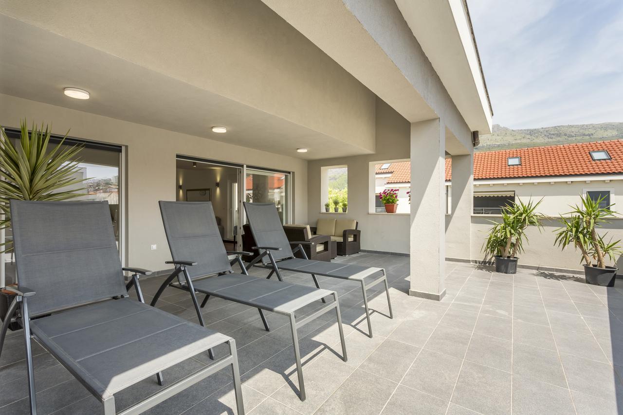 Luxury 3 Bed Apartment, Large Terrace, Pool, Close To Beach And Split! Podstrana Exterior photo